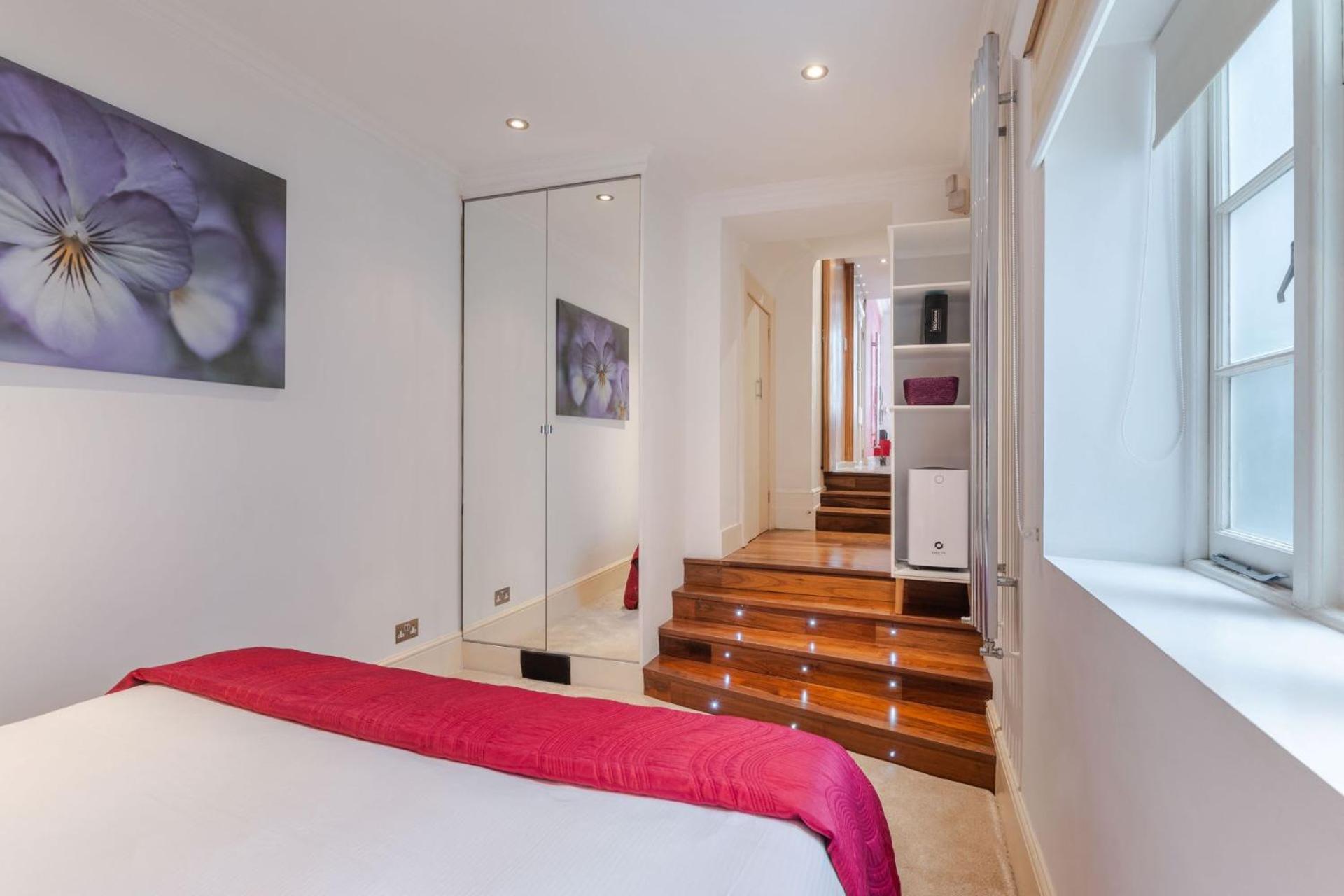 The "Red Room Apartment" - Fitzrovia - By Frankie Says London Eksteriør billede