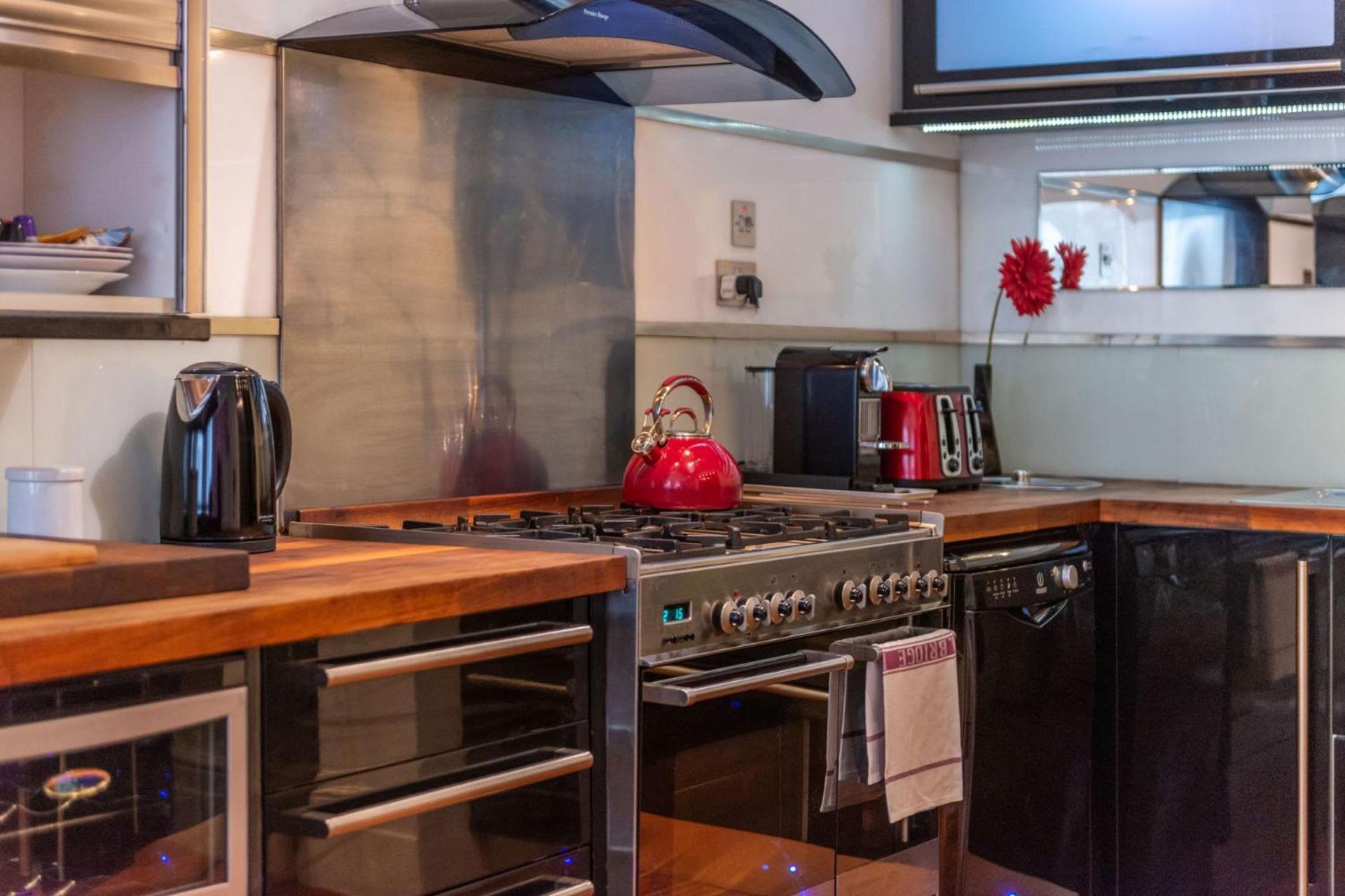 The "Red Room Apartment" - Fitzrovia - By Frankie Says London Eksteriør billede